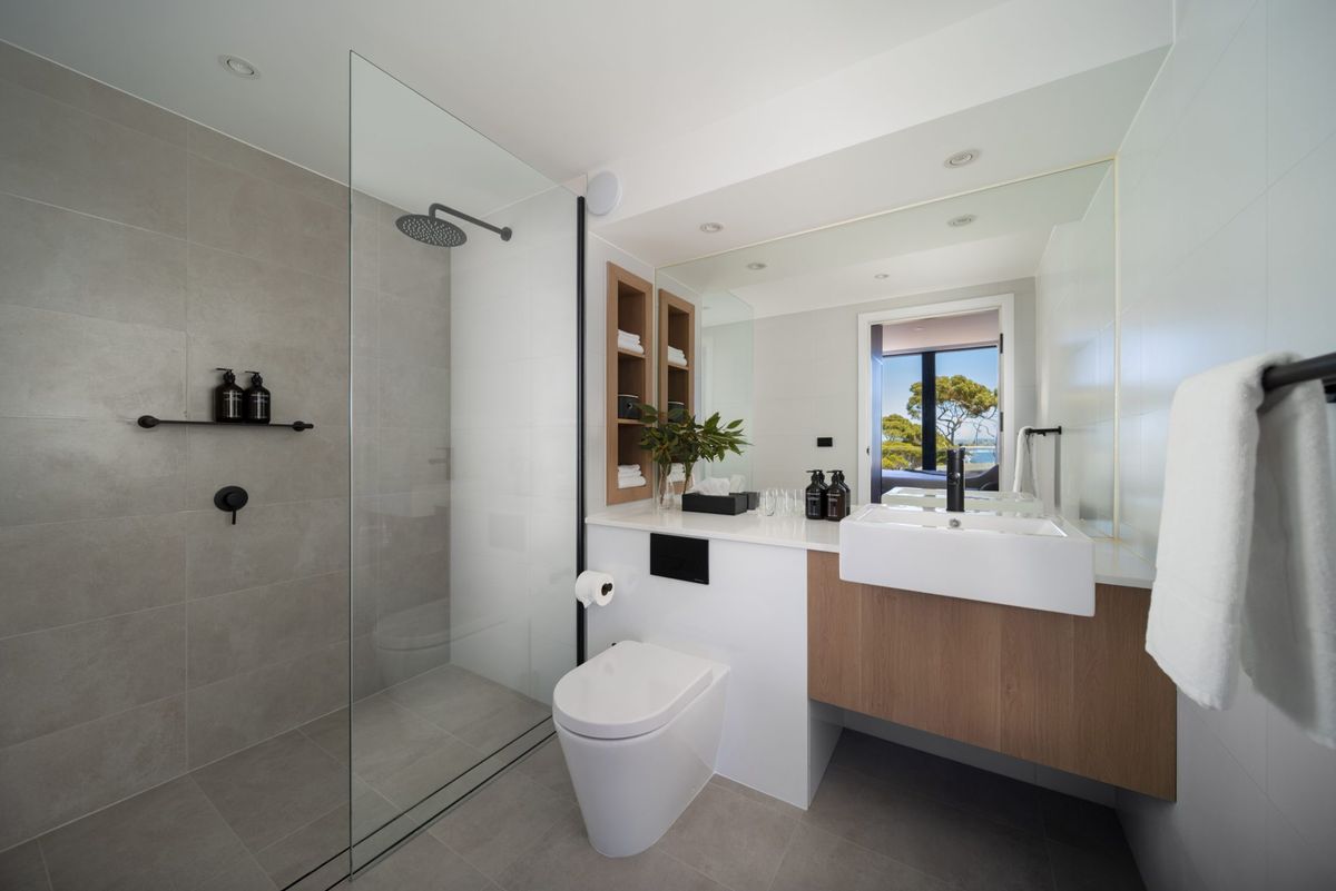 Mecure-KangarooIslandLodge_Villas-bathroom-DEC25-009